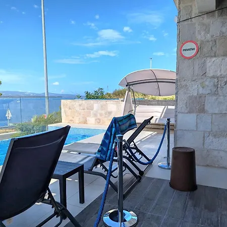 Beachpool Crib